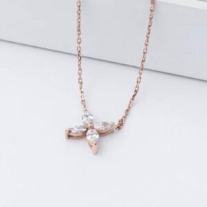 Elegant Floral Pendant 18 Carat Gold 18ct aprox 3.10gm